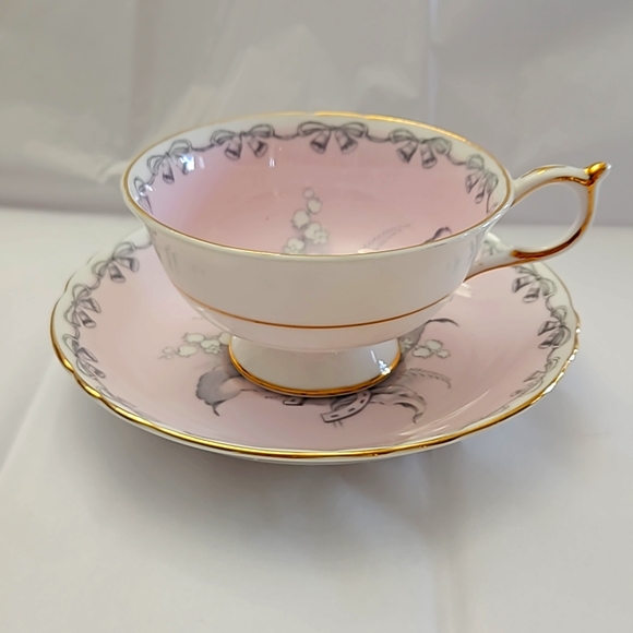 Gorgeous, Rare, "To the Bride" cup and saucer by Paragon. - Picture 2 of 9